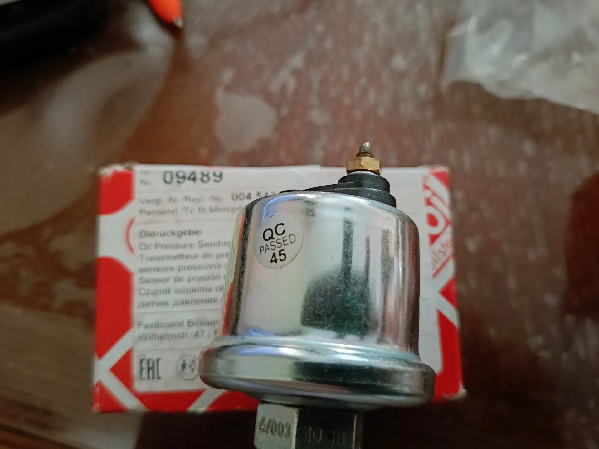 датчик давления масла двигателя Mercedes-Benz