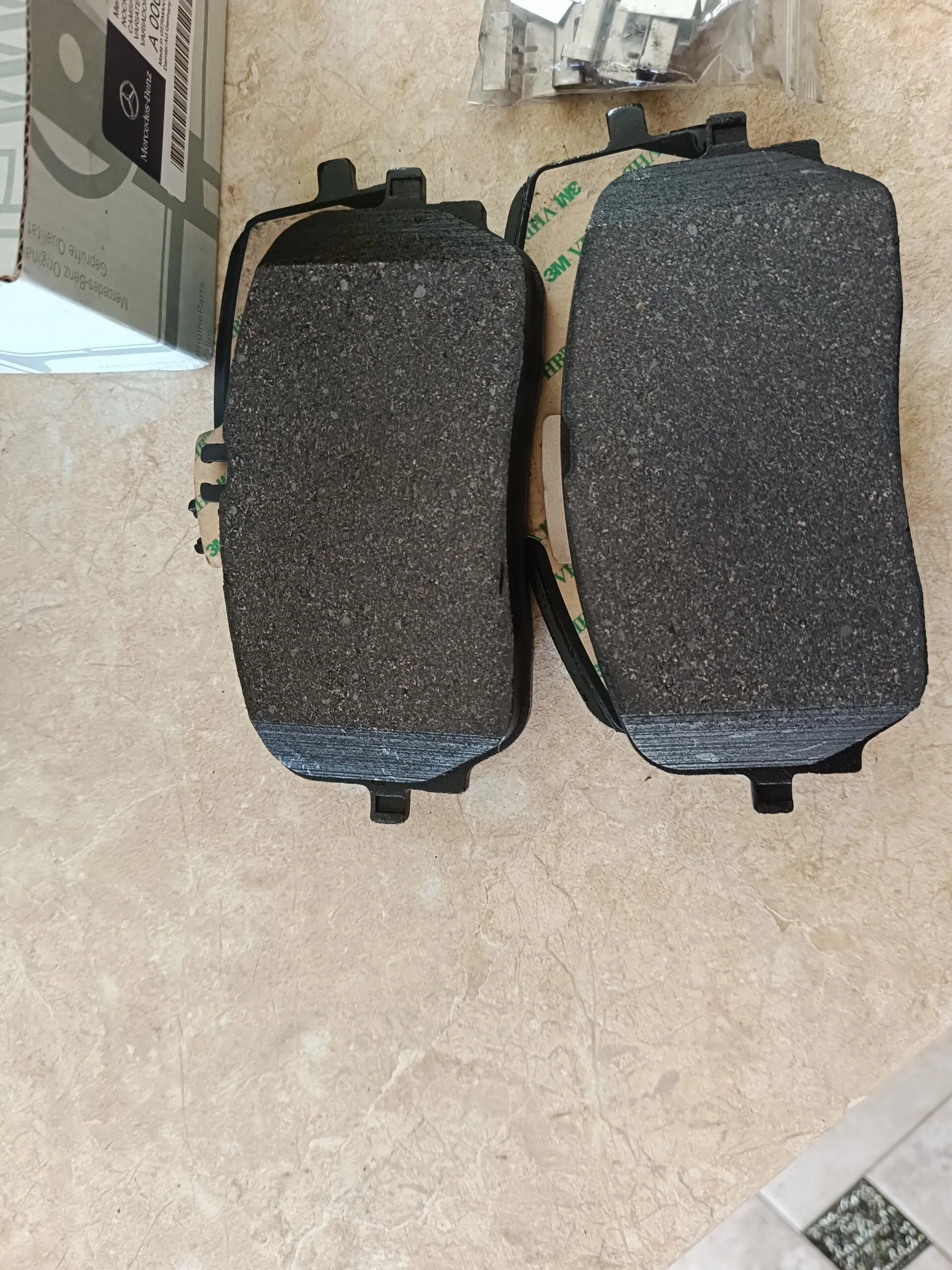 комплект передних тормозных колодок Мерседес-Бенц GLE