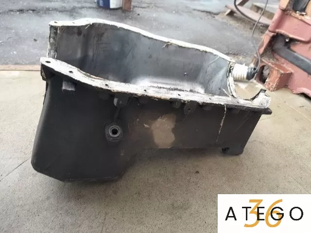 Поддон двигателя OM364LA на Mercedes 609-814, б/у, оригинал