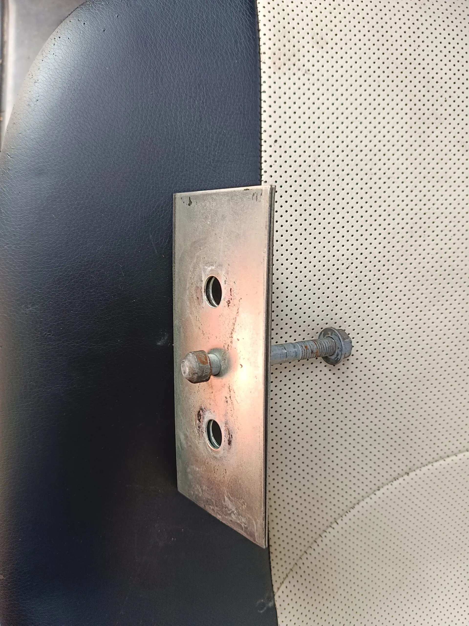 центральный болт с проставками рессоры задней Мерседес-Бенц Спринтер