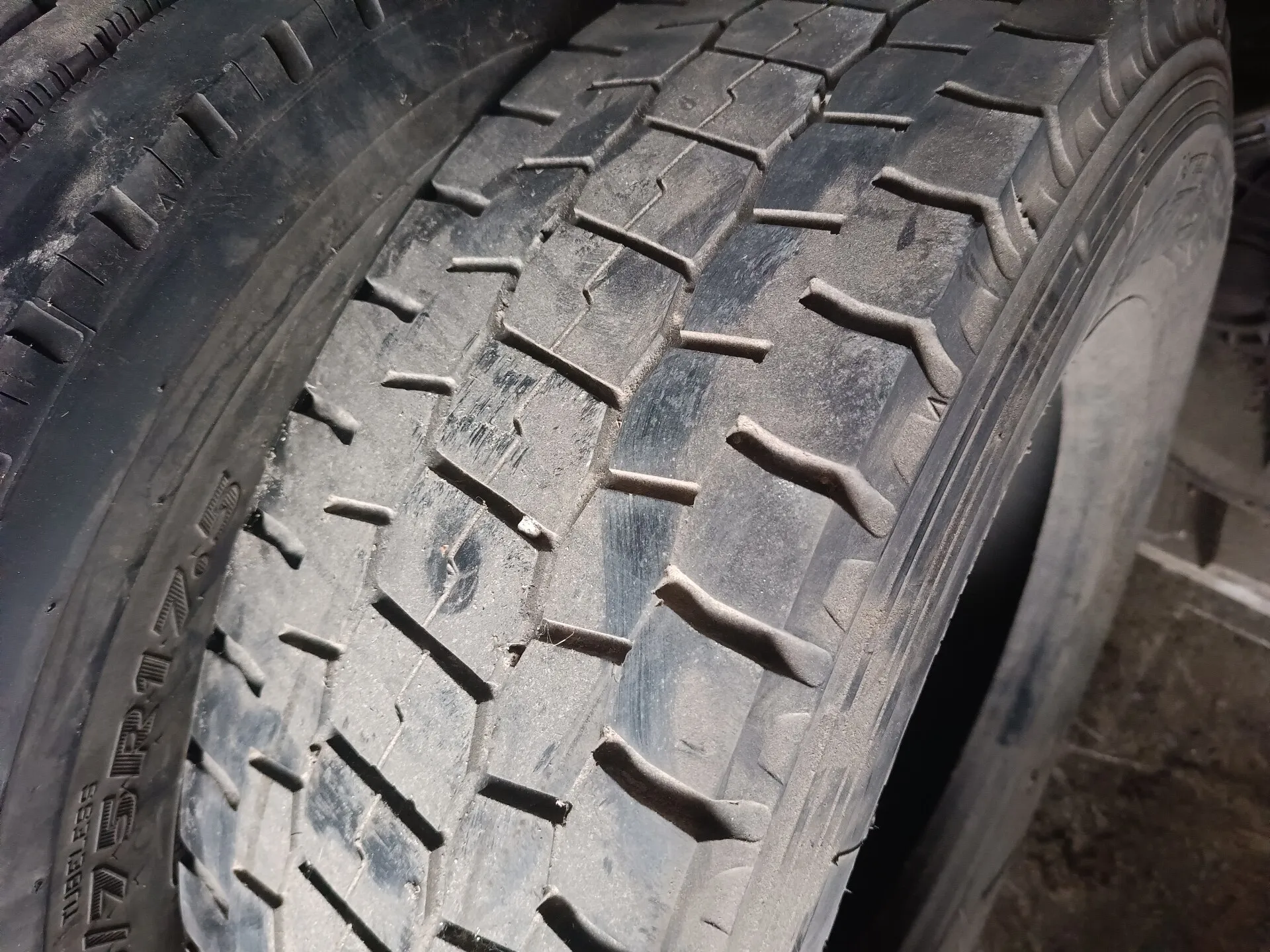 Резина 215/75*17,5 б/у 