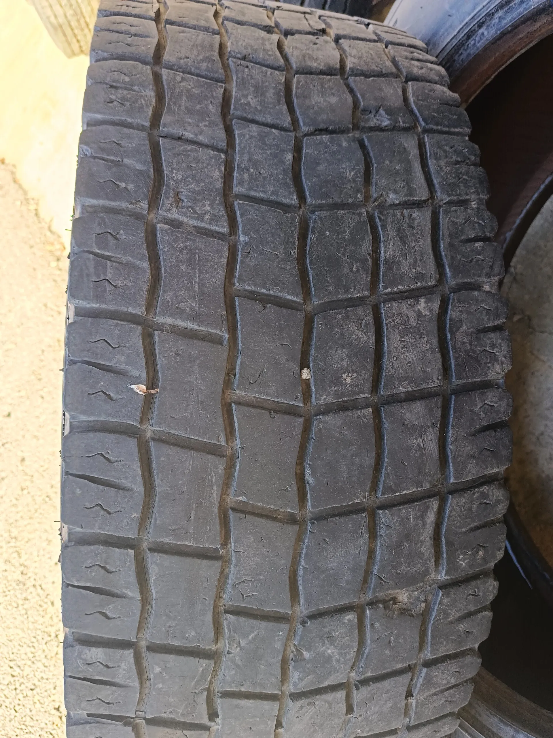 резина 295/60R22,5 MATADOR