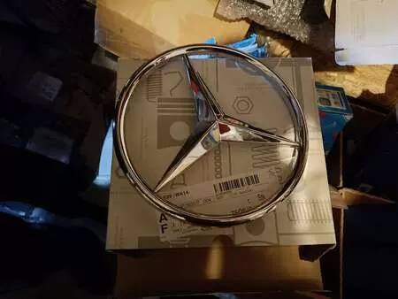 A3148100218 Эмблема 